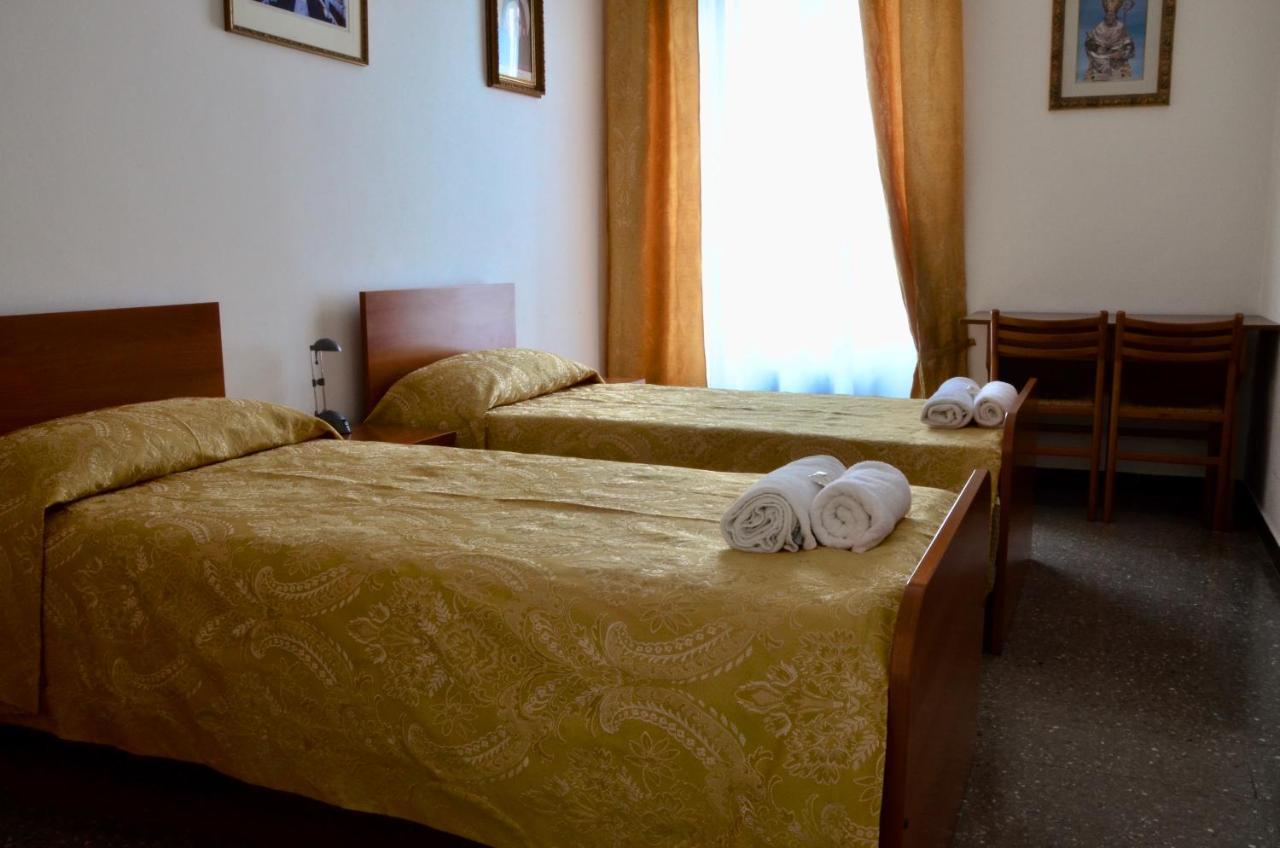 Casa Per Ferie Jpii Dom Polski Roma Exterior foto